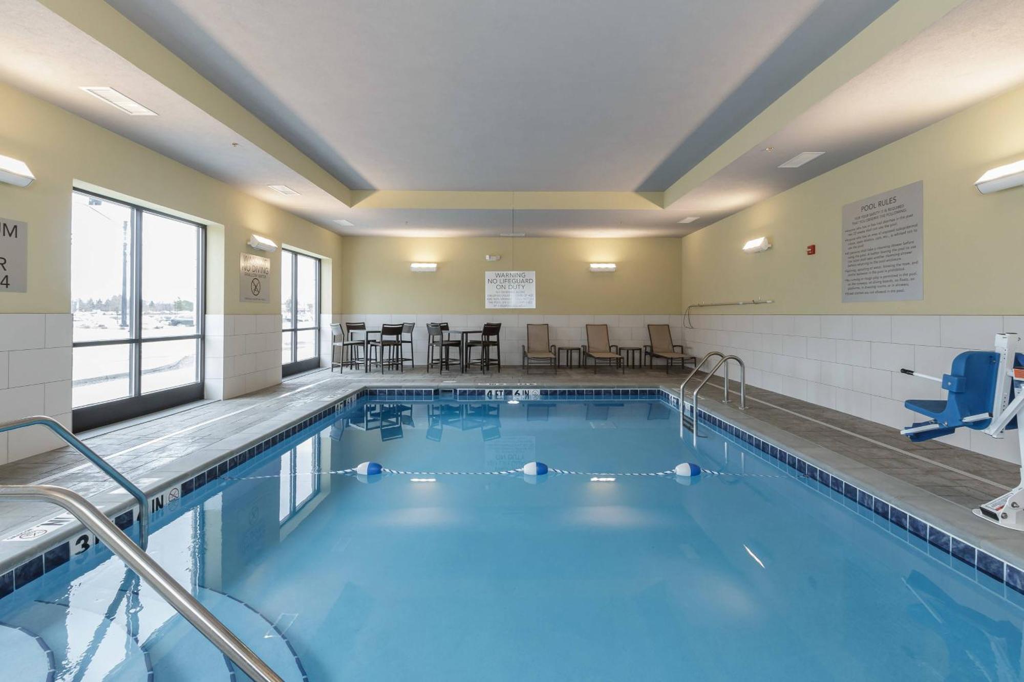 Courtyard By Marriott Downtown Hotel