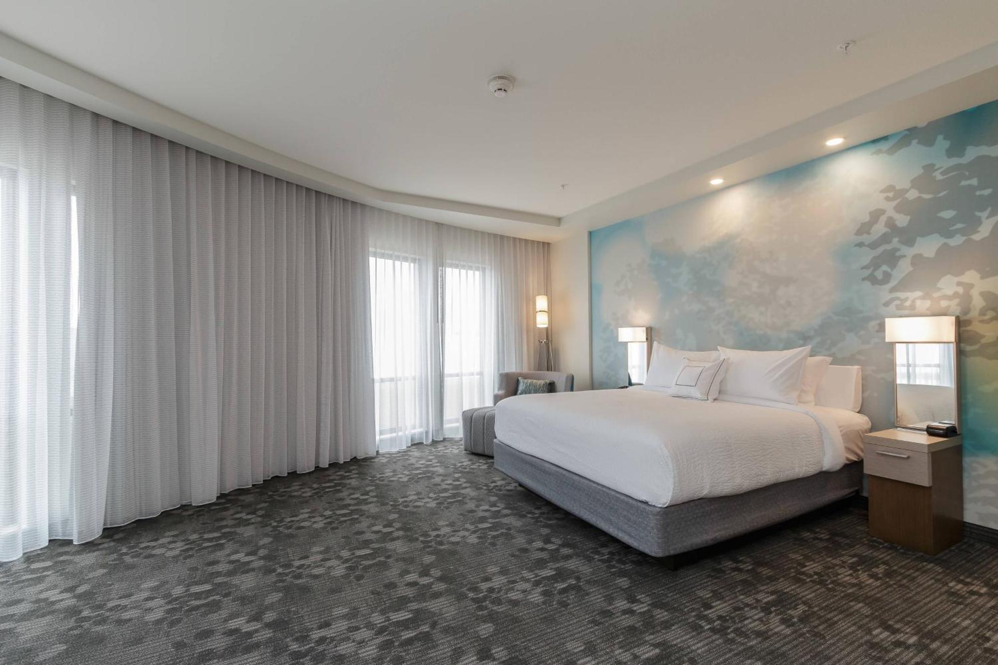 Courtyard By Marriott Downtown 3*