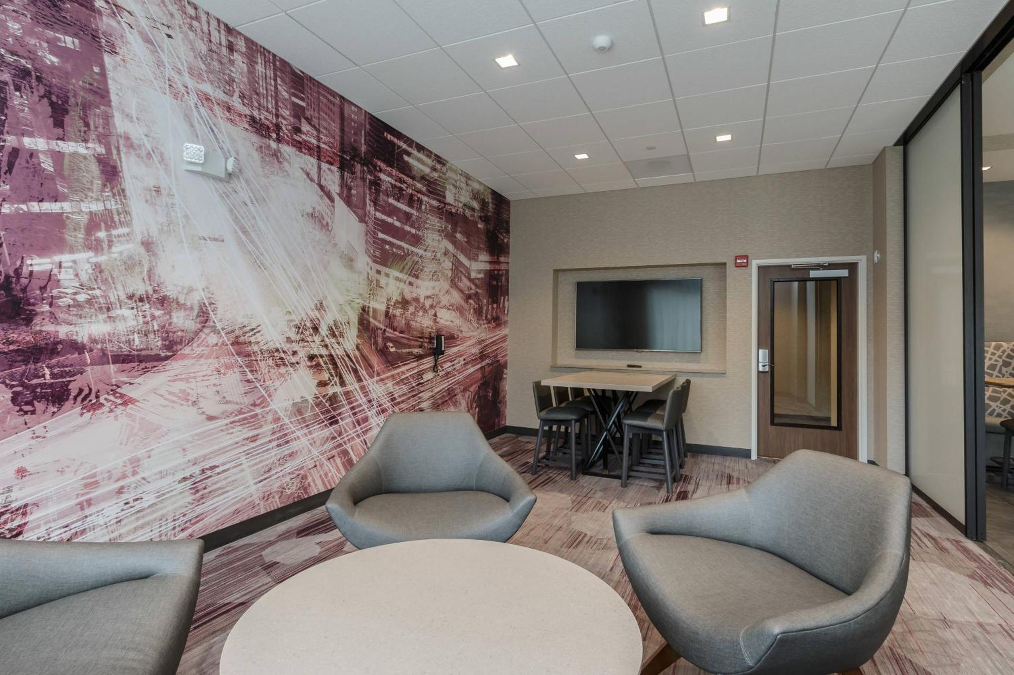 Courtyard By Marriott Downtown