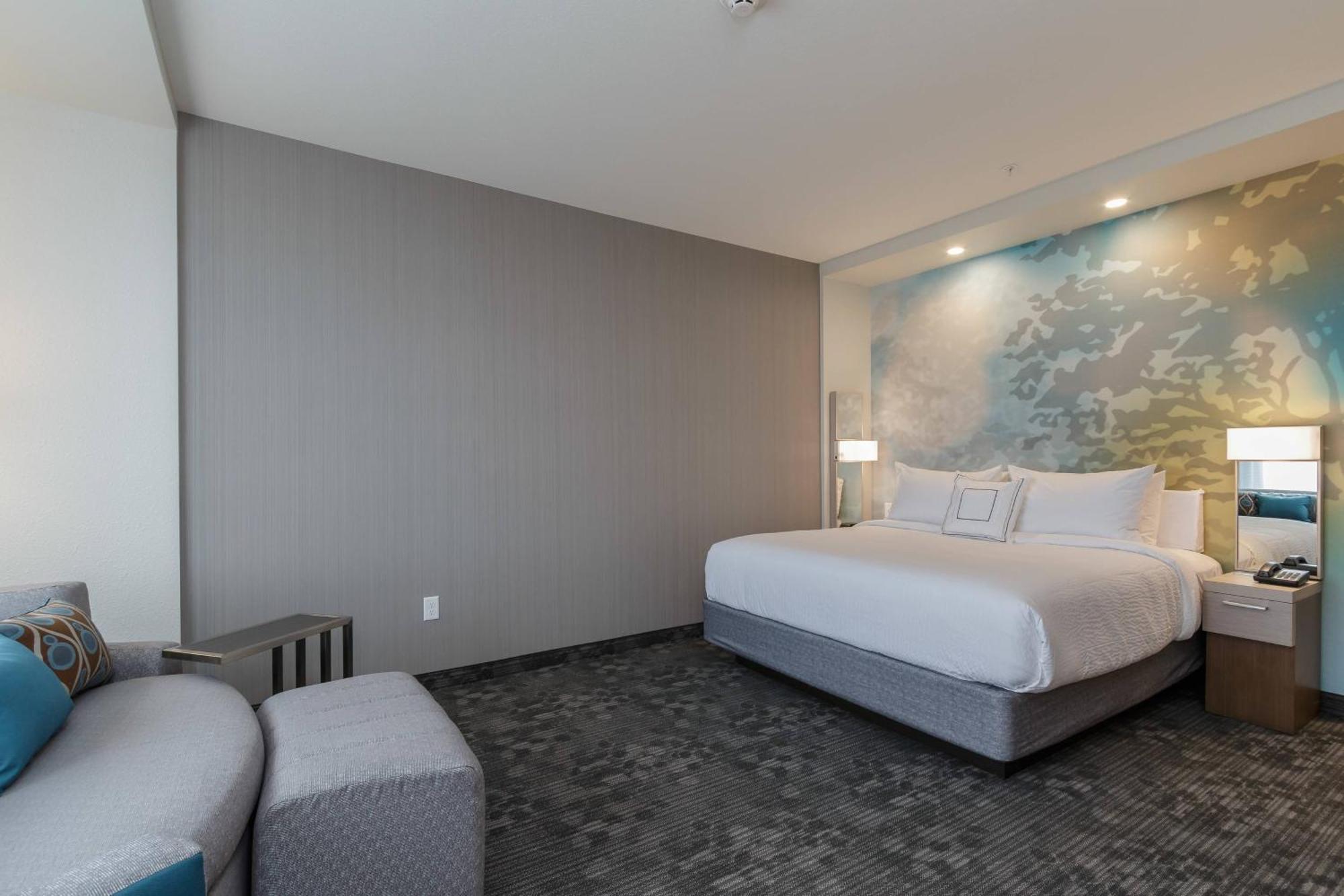 Courtyard By Marriott Downtown 3*